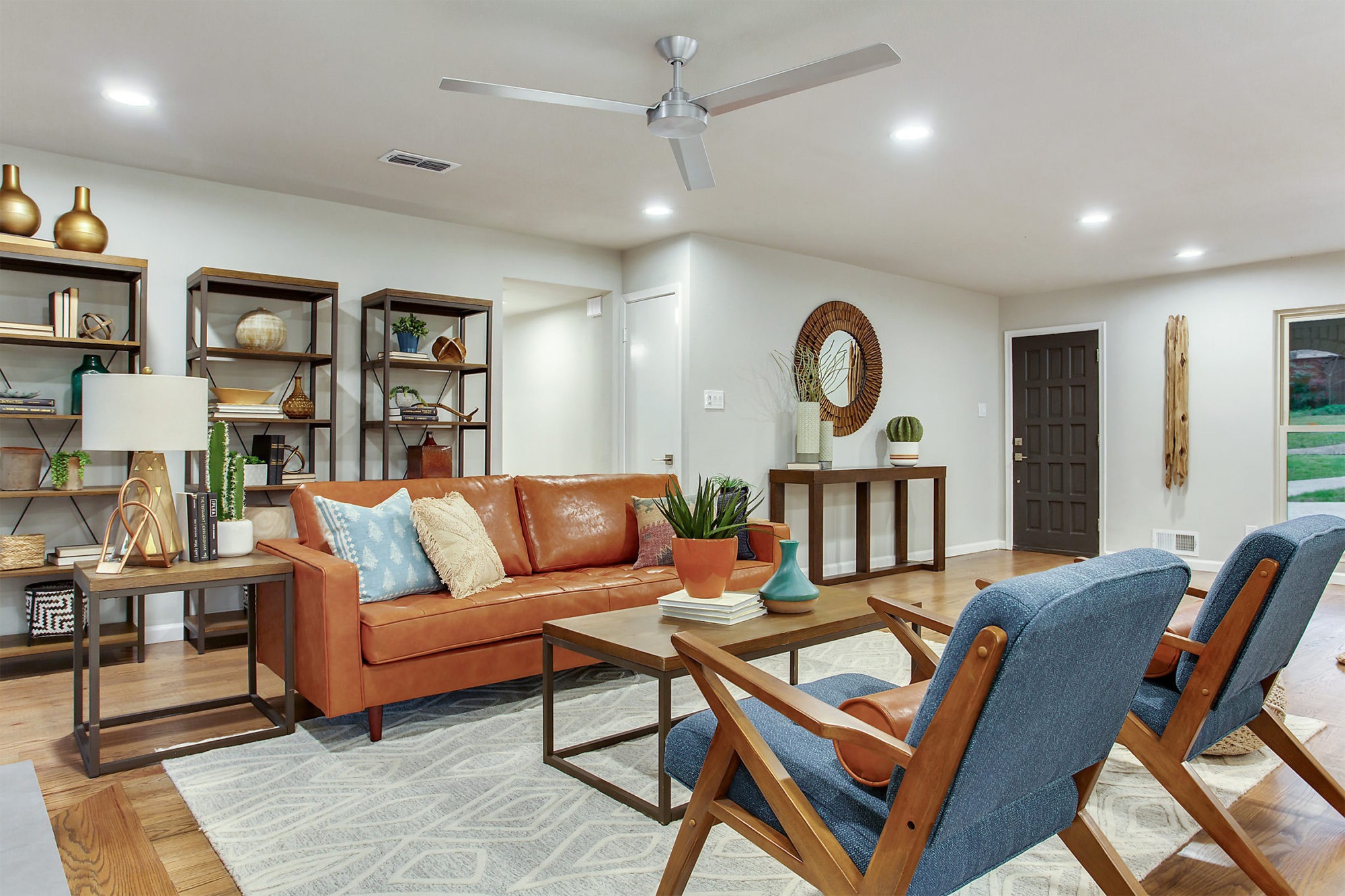 Living room with colorful color combinations